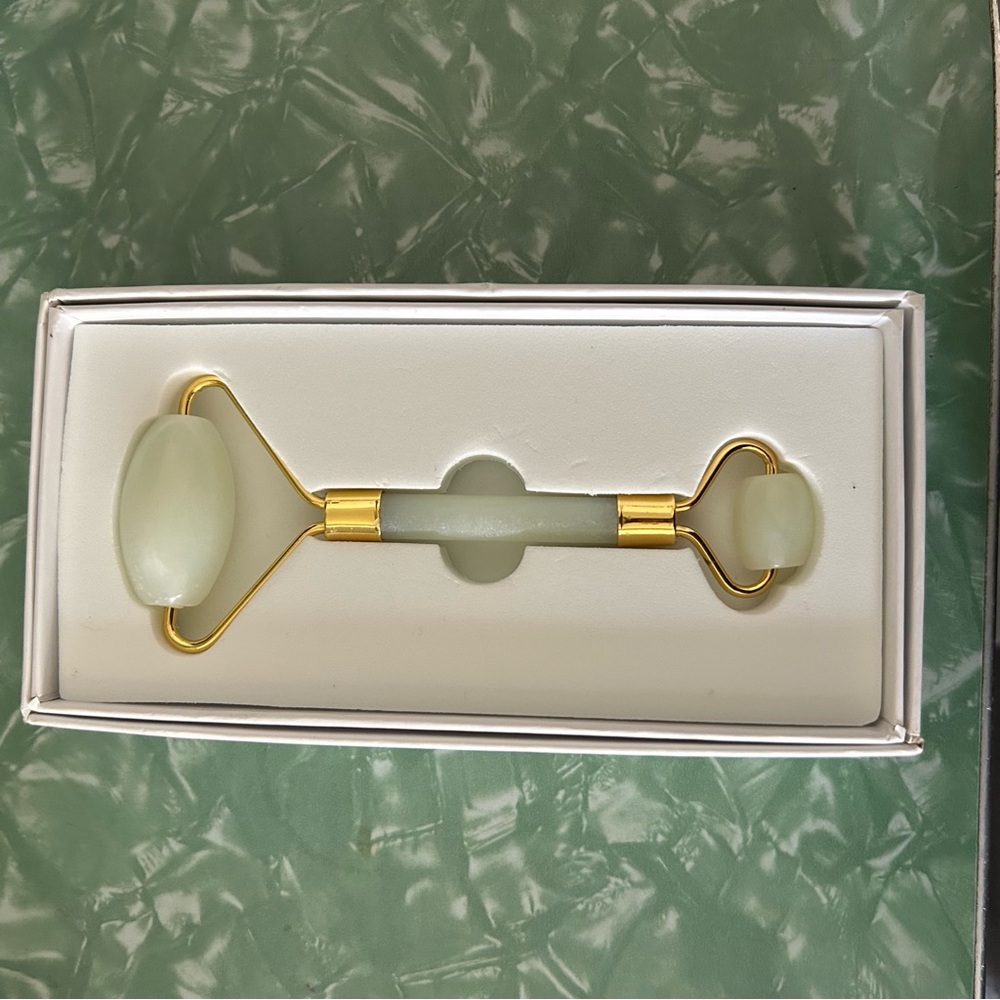 Davion jade face dial-roller (NIB)